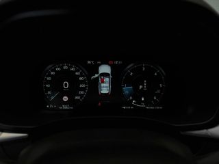 Volvo XC 60 2021 2.0 197hp AWD AT8 D Momentum-thumb-31