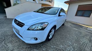 Kia Ceed / cee'd 2008-thumb-2
