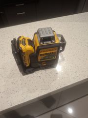 DEWALT (Δεν ανάβουν τα λαμπάκια)