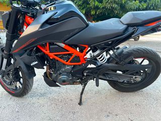 KTM 390 Duke 2023-thumb-2