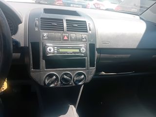 Volkswagen Polo 2006-thumb-11