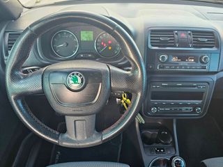 Skoda Fabia 2011 1.2 2011-thumb-15