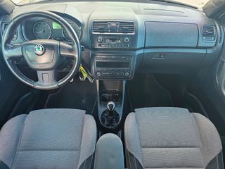 Skoda Fabia 2011 1.2 2011-thumb-12