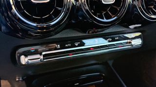 Mercedes-Benz GLB 200 2022 163 HP ΔΕΡΜΑ-45 XΡΟΝΙΑ MOVE GEORGIADIS 5 ΕΤΗ ΔΩΡΕΑΝ SERVICE-thumb-16