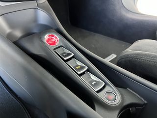 McLaren Artura 2024 BLACK EDITION-thumb-25