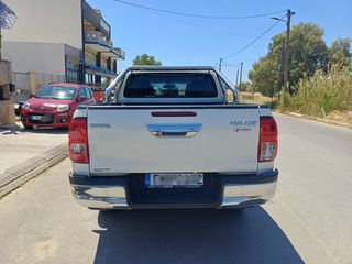 Toyota Hilux 2018-thumb-6