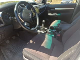 Toyota Hilux 2018-thumb-8
