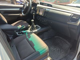 Toyota Hilux 2018-thumb-9