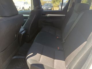 Toyota Hilux 2018-thumb-11
