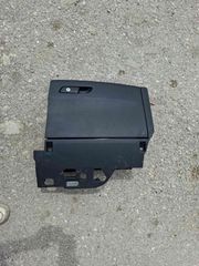 Audi A4 B9 ντουλαπάκι συνοδηγού