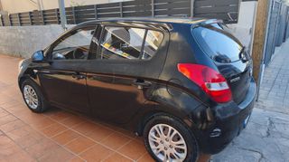 Hyundai i 20 2009-thumb-2
