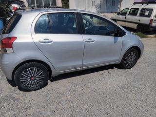 Toyota Yaris 2009-thumb-3