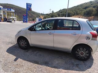 Toyota Yaris 2009-thumb-4