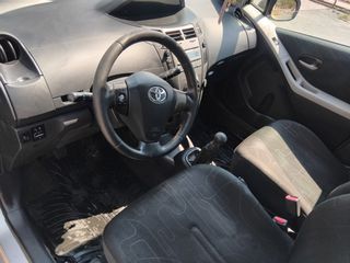Toyota Yaris 2009-thumb-5