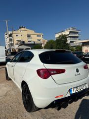 Alfa Romeo Giulietta 2013-thumb-4