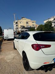 Alfa Romeo Giulietta 2013-thumb-5