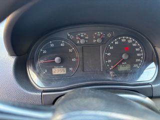 Volkswagen Polo 2006-thumb-8