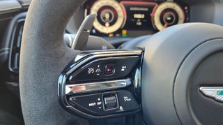 Aston Martin DBX 2025 DBX S 4.0 V8 727hp / Facelift / Full PPF / Malachite Green-thumb-33