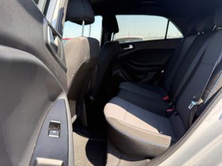 Hyundai i 20 2016 1.2 PASSION , full extra , book service !-thumb-9