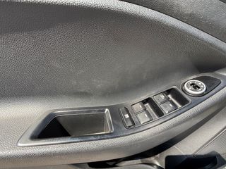 Hyundai i 20 2016 1.2 PASSION , full extra , book service !-thumb-11