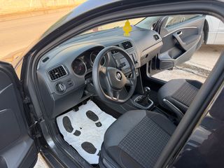 Volkswagen Polo 2017 1.4 TDI BLUEMOTION-thumb-9