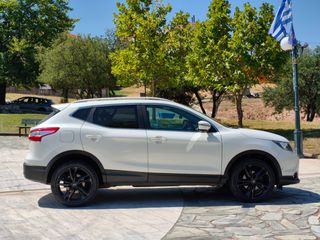 Nissan Qashqai 2017 4X4 BLACK EDITION CAM360-thumb-9