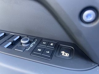 Land Rover Defender 2022 D300 X DYNAMIC HSE-thumb-19
