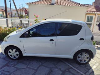 Toyota Aygo 2011-thumb-2