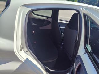 Toyota Aygo 2011-thumb-4