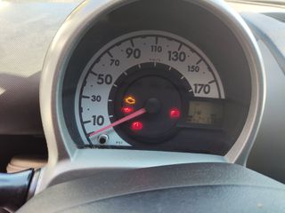 Toyota Aygo 2011-thumb-8