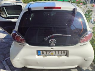 Toyota Aygo 2011-thumb-9