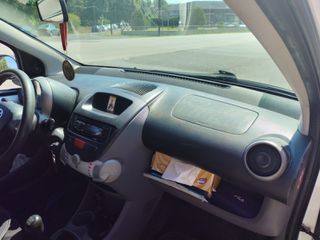 Toyota Aygo 2011-thumb-11