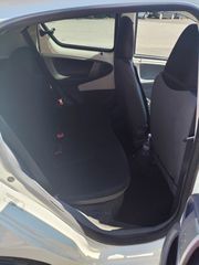 Toyota Aygo 2011-thumb-12