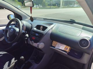 Toyota Aygo 2011-thumb-15