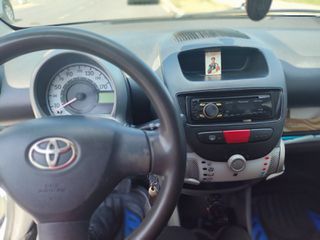 Toyota Aygo 2011-thumb-18