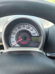 Toyota Aygo 2011-thumb-19