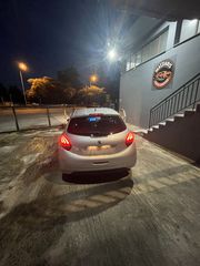 Peugeot 208 2015-thumb-5