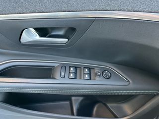Peugeot 3008 2021-thumb-25