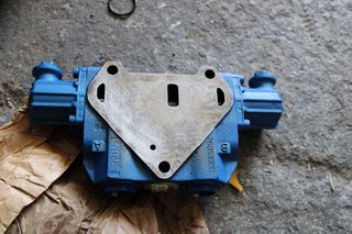 NEW HOLLAND B115 YTRAULIKH BALBIDA ESKAFEA KAINOURGIA KAI GIA JCB 3CX/4CX 26059300 X2
