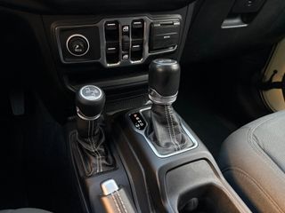 Jeep Wrangler 2022 4XE SAHARA-thumb-23