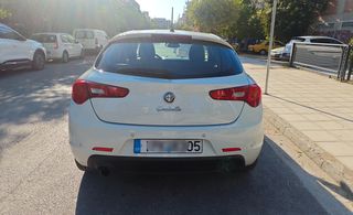 Alfa Romeo Giulietta 2015-thumb-4