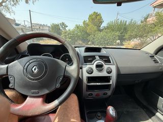 Renault Megane 2004-thumb-8