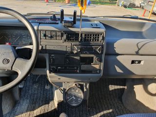 Volkswagen 2002 4 χ 4   Transporter-thumb-3