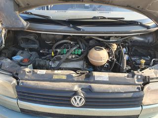 Volkswagen 2002 4 χ 4   Transporter-thumb-6