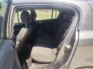 Opel Corsa 2012-thumb-8