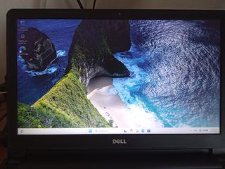 Dell Inspiron 3576 (i5-8250/8GB RAM/750GB HDD)-thumb-1