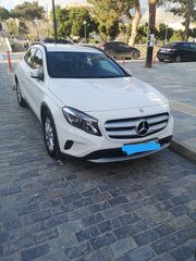 Mercedes-Benz GLA 200 2015