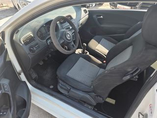 Volkswagen Polo 2011-thumb-5