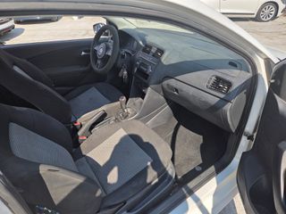 Volkswagen Polo 2011-thumb-7