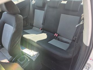 Volkswagen Polo 2011-thumb-8